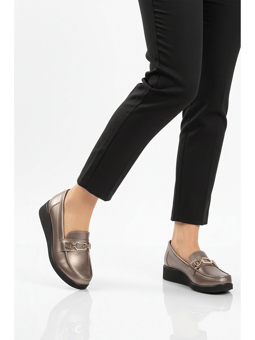 Gri Platin Geniş Kalıp Kadın Klasik Ayakkabı 651631 Z-1