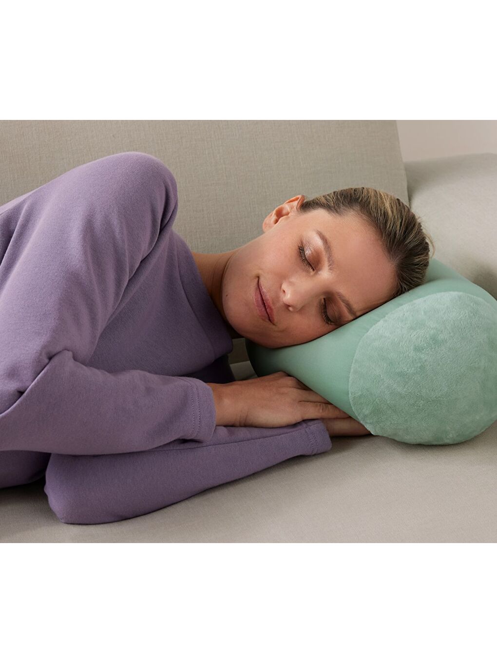 Renksiz Rahatlama Yastığı: Yumuşak, Grimsi Yeşil