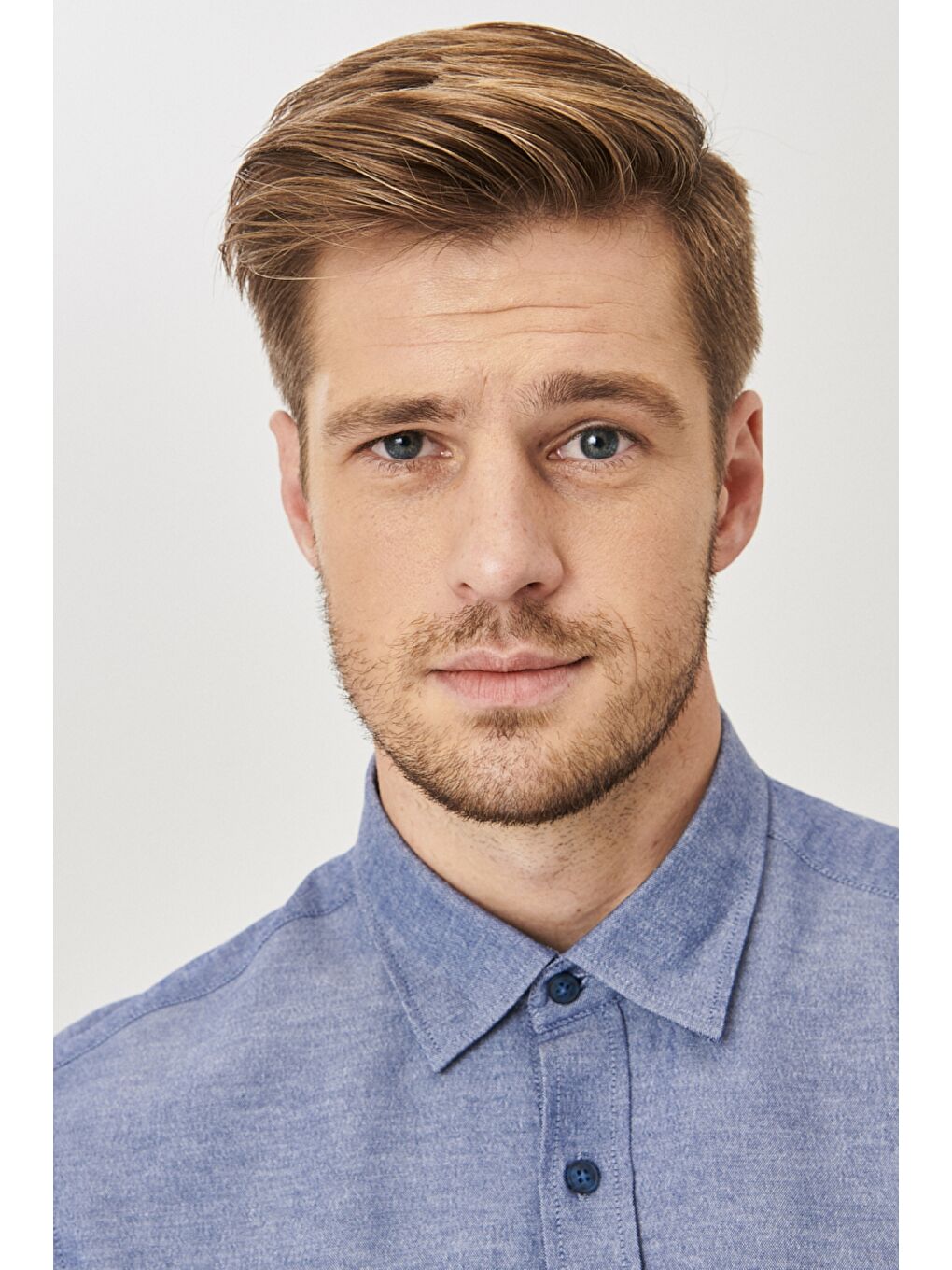 Erkek Lacivert Slim Fit Dar Kesim Düğmeli Yaka Uzun Kollu Oxford Gömlek-1