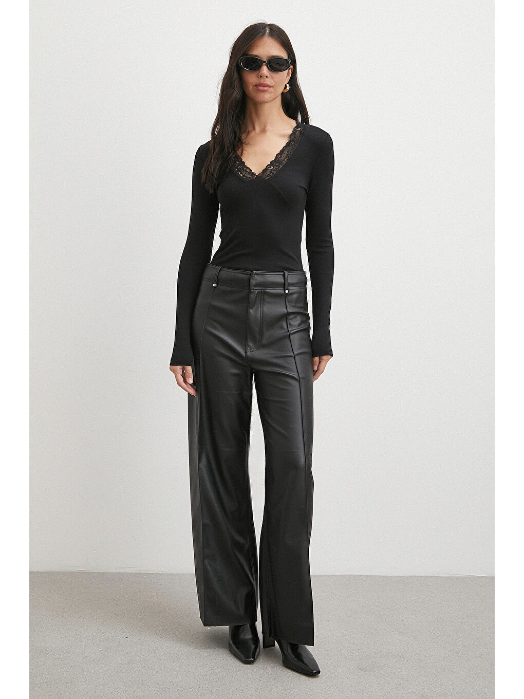 Yakası Dantelli Bluz Siyah-1