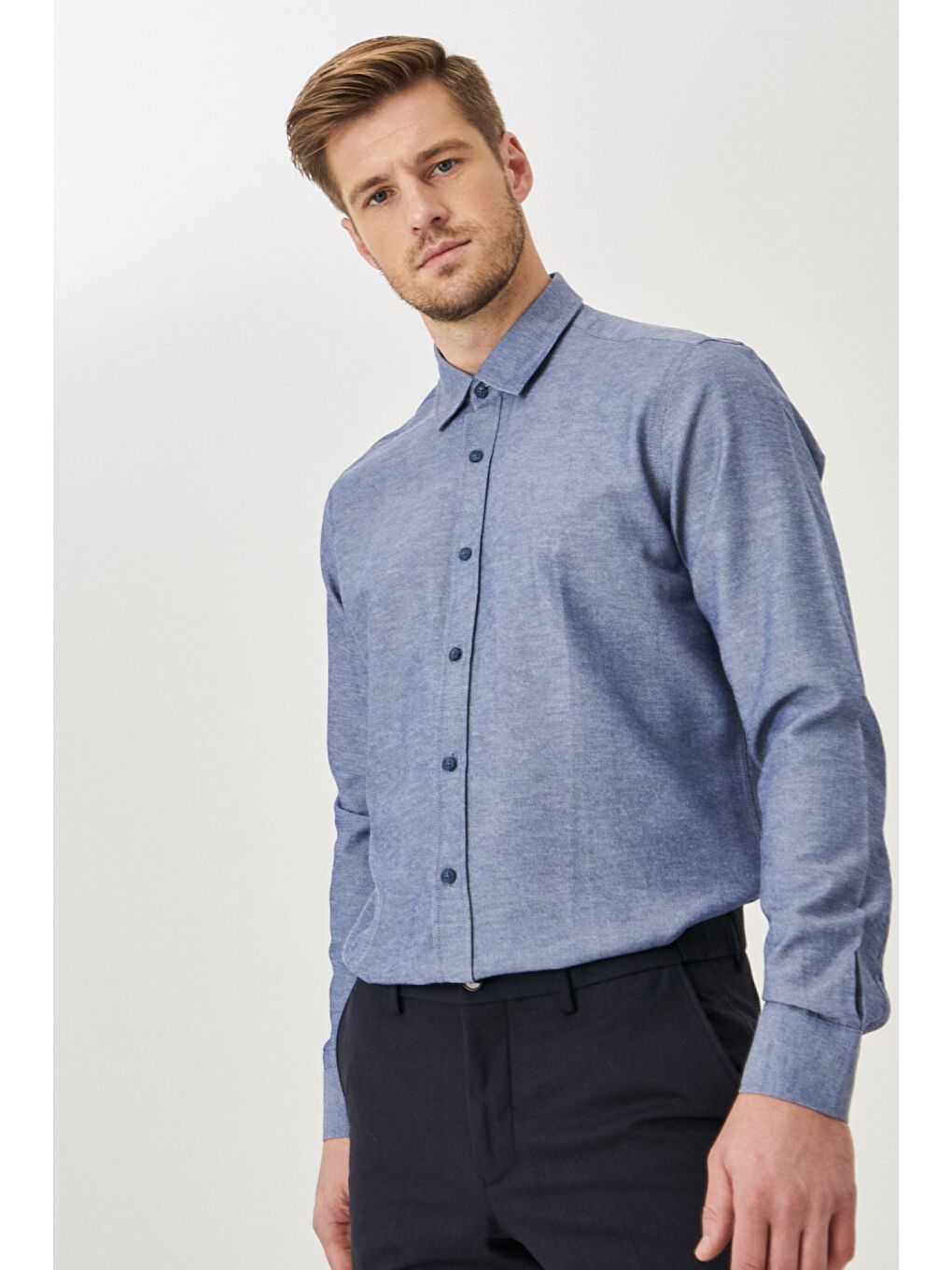 Erkek Lacivert Slim Fit Dar Kesim Düğmeli Yaka Uzun Kollu Oxford Gömlek-3