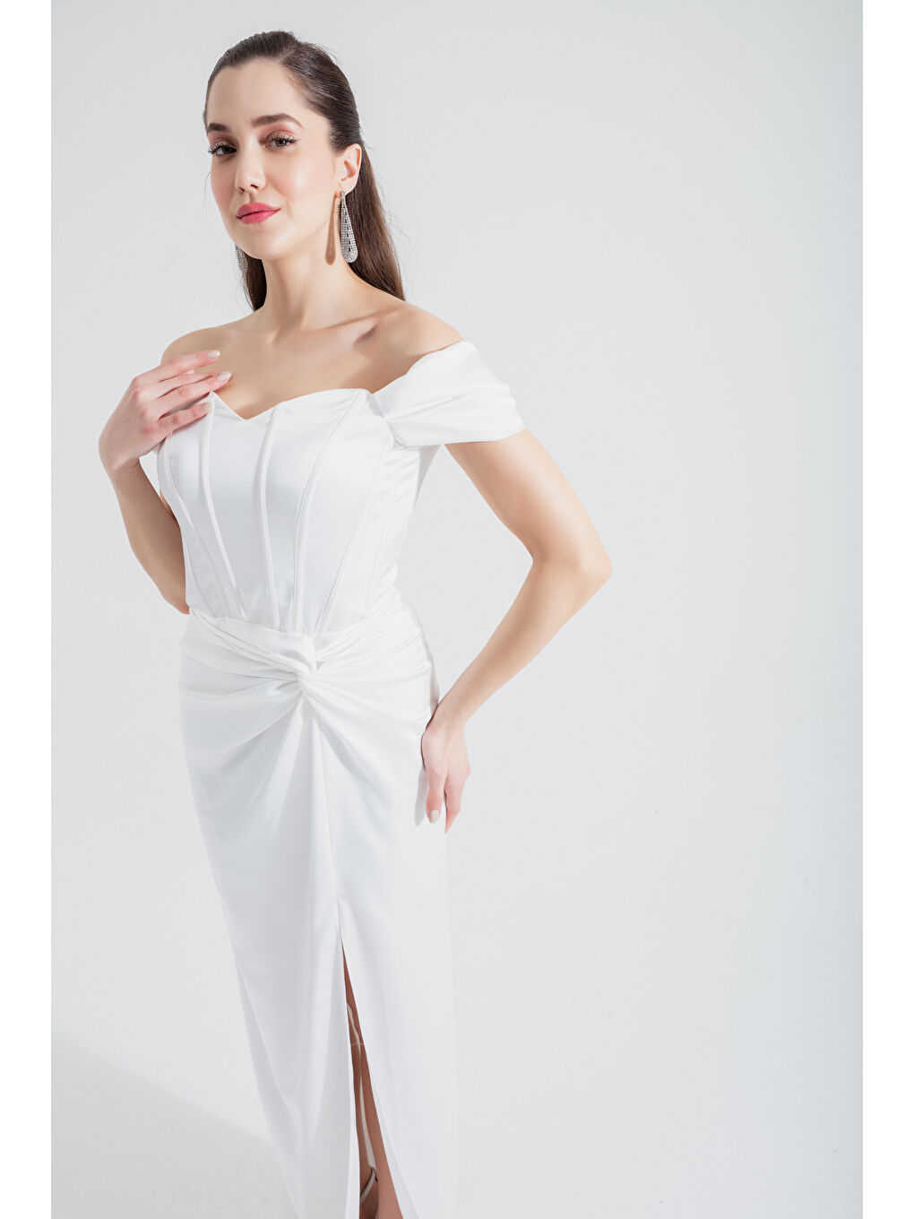 Kadın Beyaz Balen Korseli Uzun Saten Abiye Elbise-1