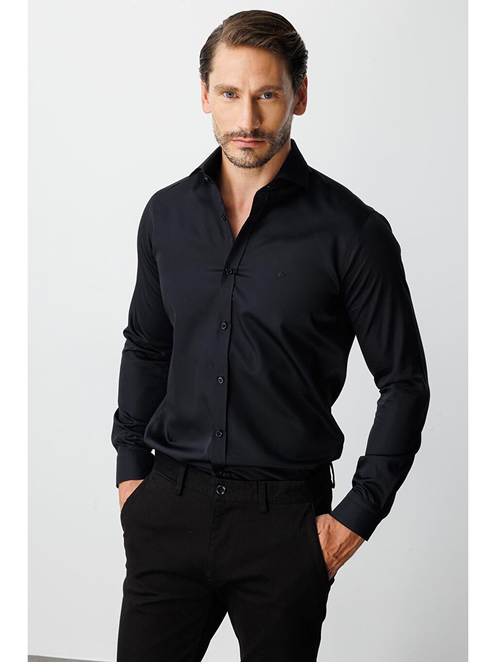 Siyah Slim Fit Dar Kalıp Klasik Yaka Düz Uzun Kollu Cepsiz %100 Pamuk Gömlek