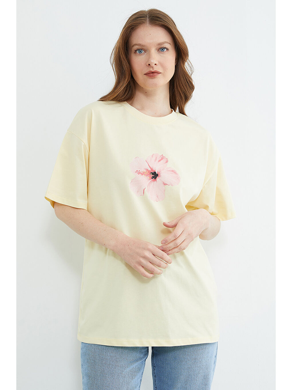 Sarı Hibiscus Çiçeği Baskılı Oversize Tişört-1