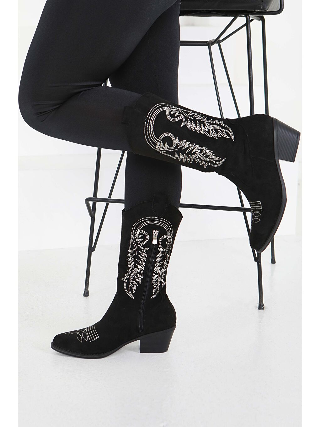 Kadın Siyah Nakışlı Kovboy Fermuarlı Süet Çizme - 27851-SIYAH-2