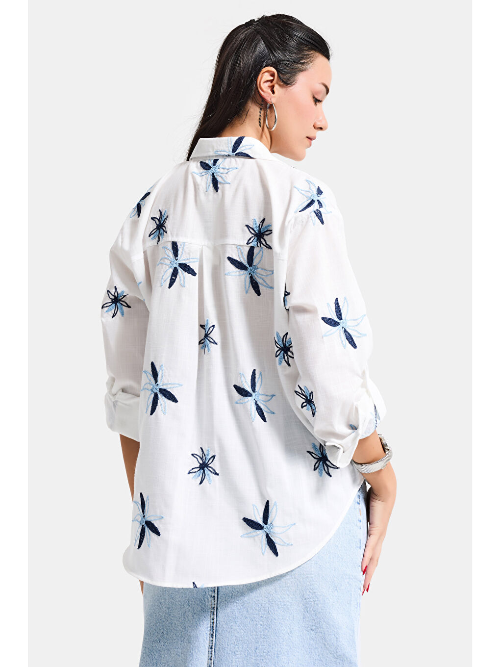 Kadın Beyaz Mavi s6-103 Oversize Nakışlı Gömlek-5