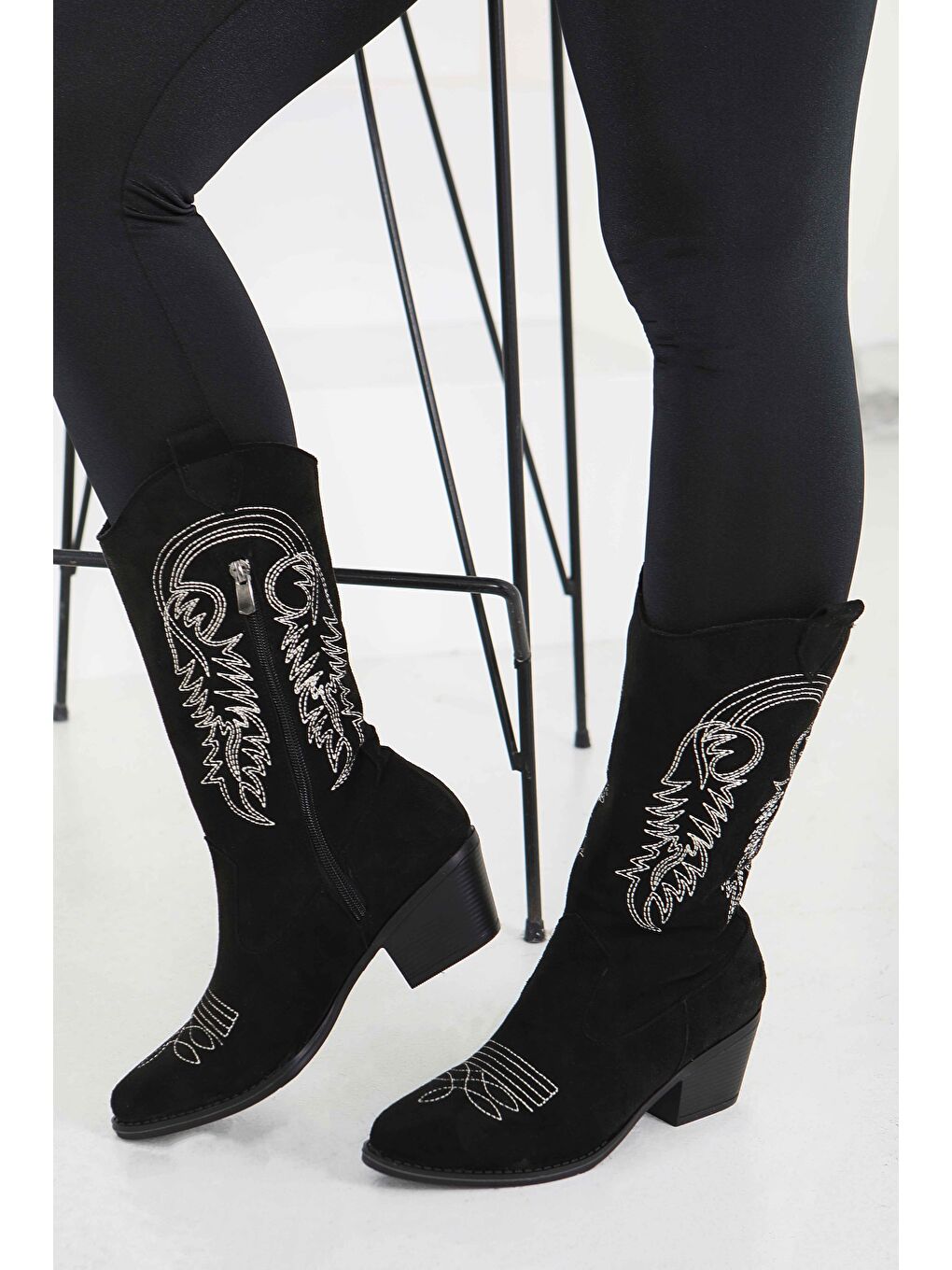 Kadın Siyah Nakışlı Kovboy Fermuarlı Süet Çizme - 27851-SIYAH-4