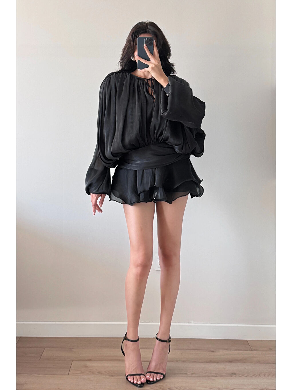 Kadın Siyah Şortlu Elbise (Şortu Astar Şeklinde Ayrıdır.) 1026-221732-2