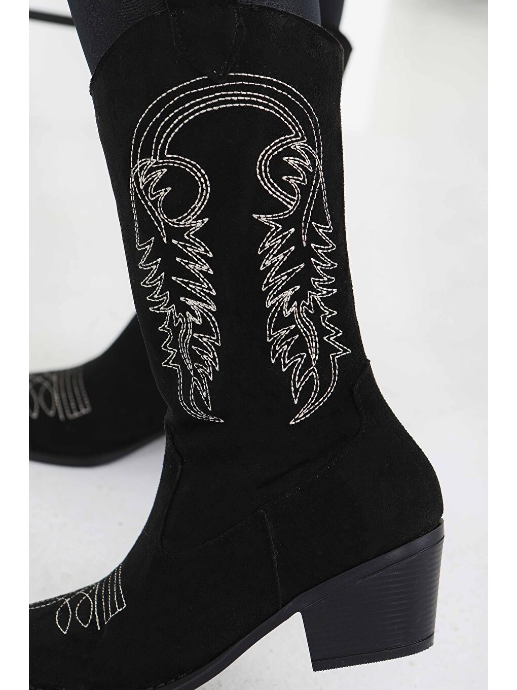 Kadın Siyah Nakışlı Kovboy Fermuarlı Süet Çizme - 27851-SIYAH-5