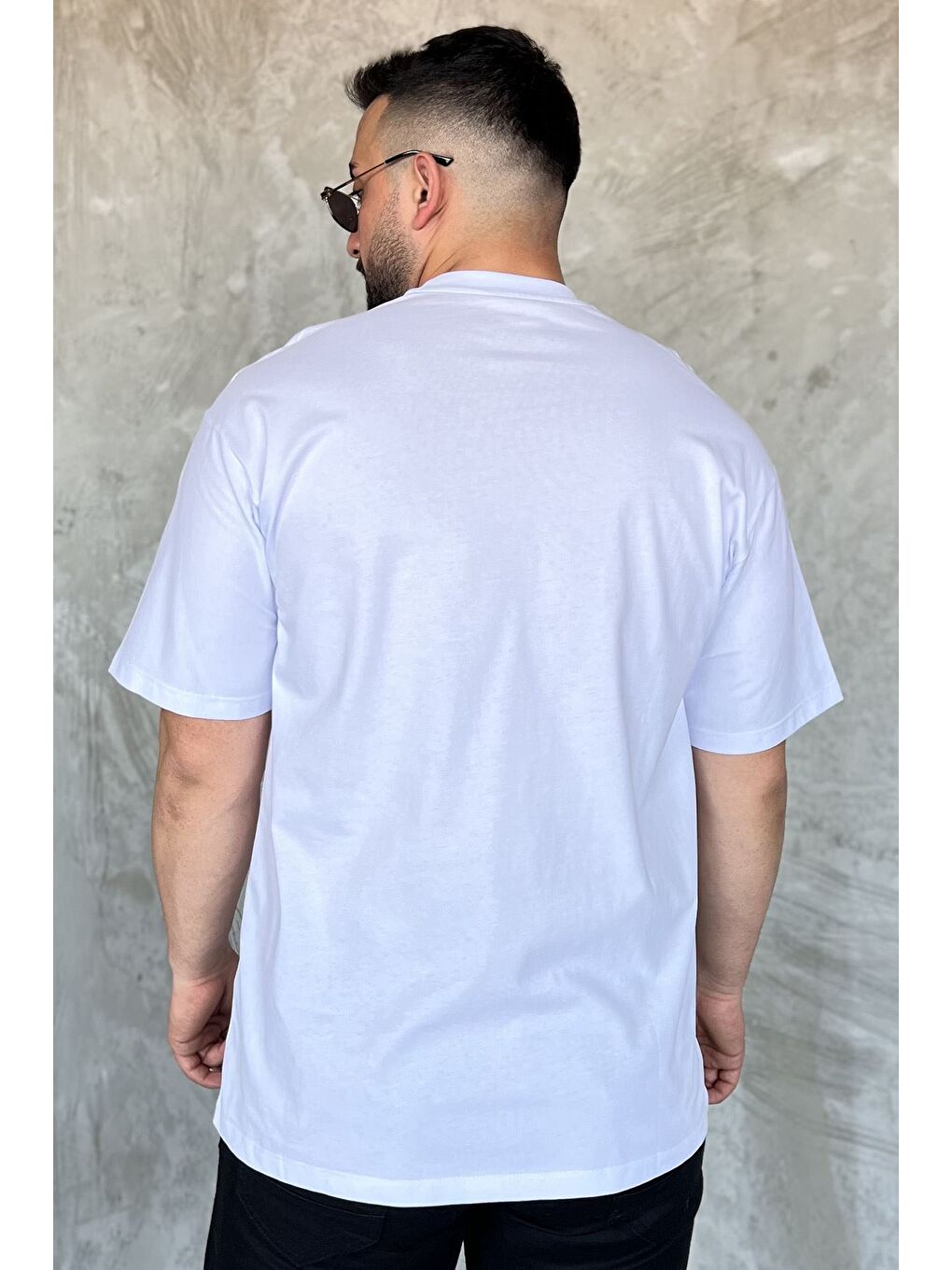 Beyaz Erkek Yaka Baskılı Oversize Tişört-1