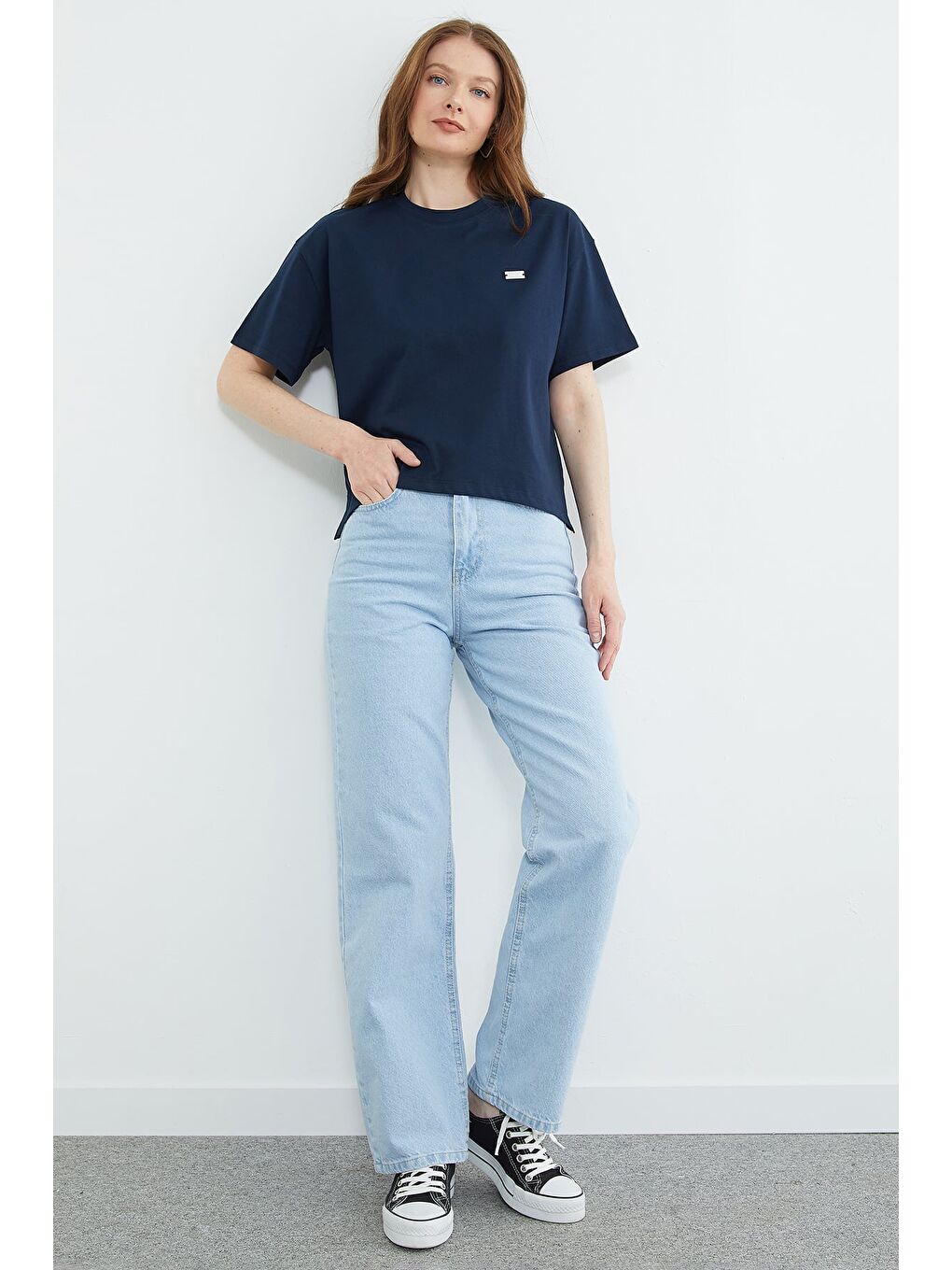 Lacivert Metal Aksesuarlı Bisiklet Yaka Yırtmaçlı Tişört-2