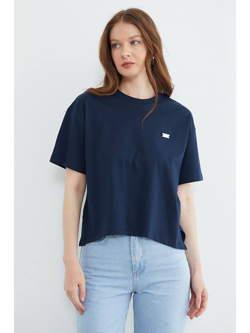 Lacivert Metal Aksesuarlı Bisiklet Yaka Yırtmaçlı Tişört-3