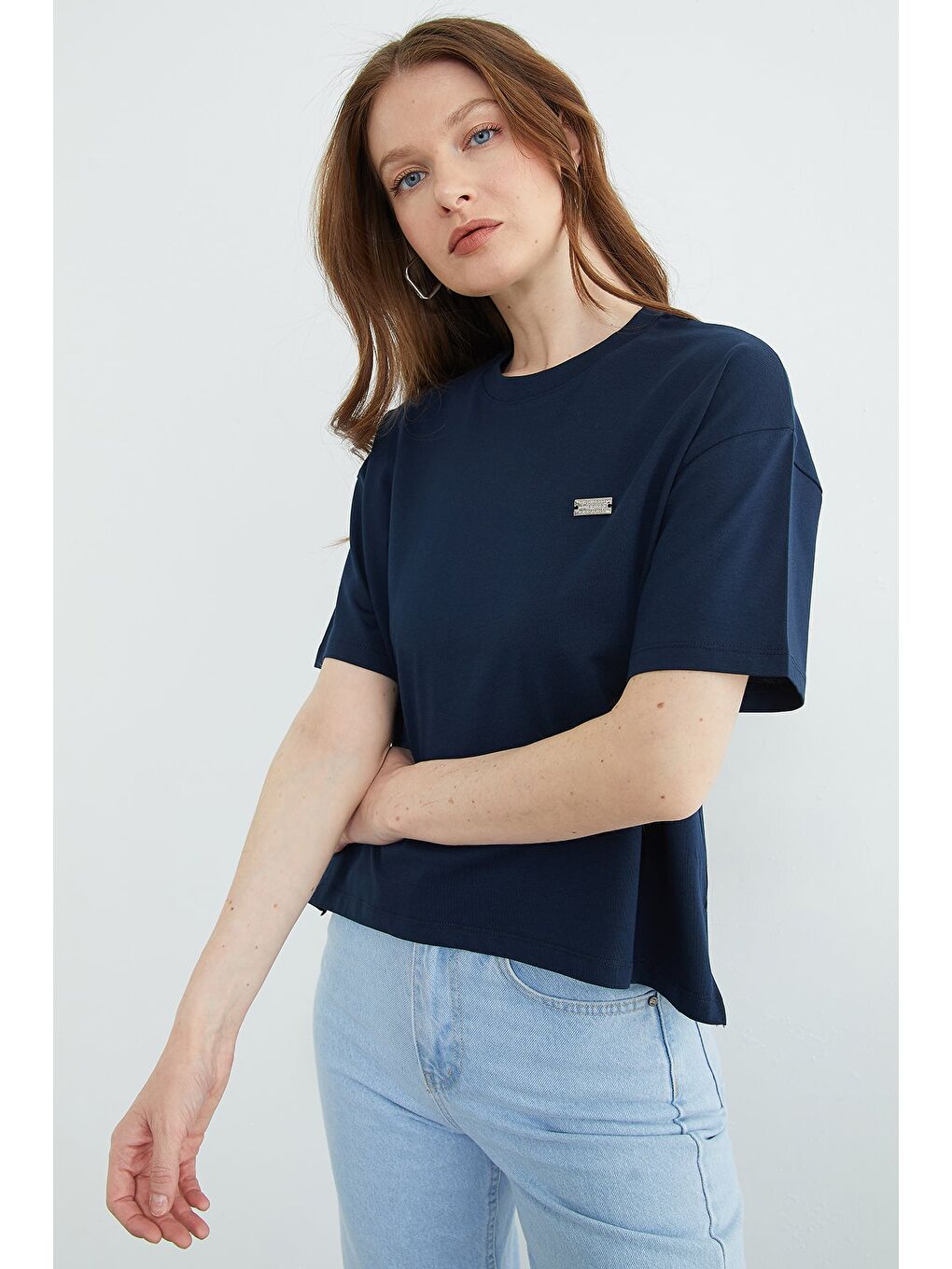 Lacivert Metal Aksesuarlı Bisiklet Yaka Yırtmaçlı Tişört-4