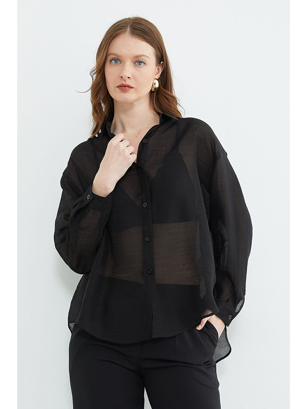 Siyah Jakarlı Düğmeli Transparan Gömlek-3