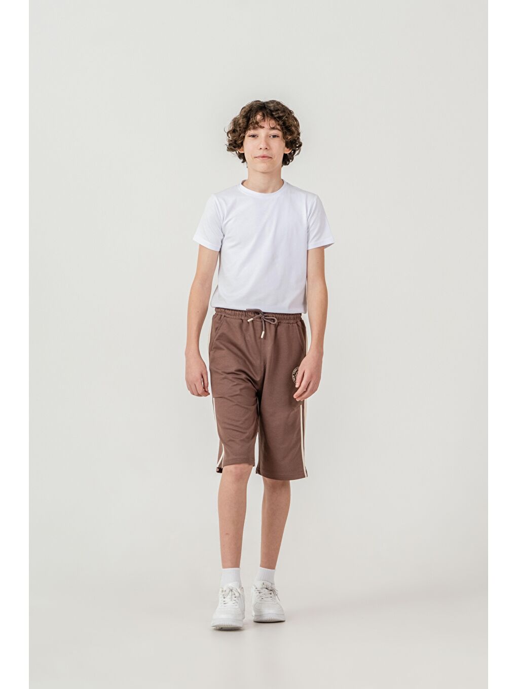 Kahverengi New York State College Baskılı Yanlar Biye Şeritli Erkek Çocuk Şort