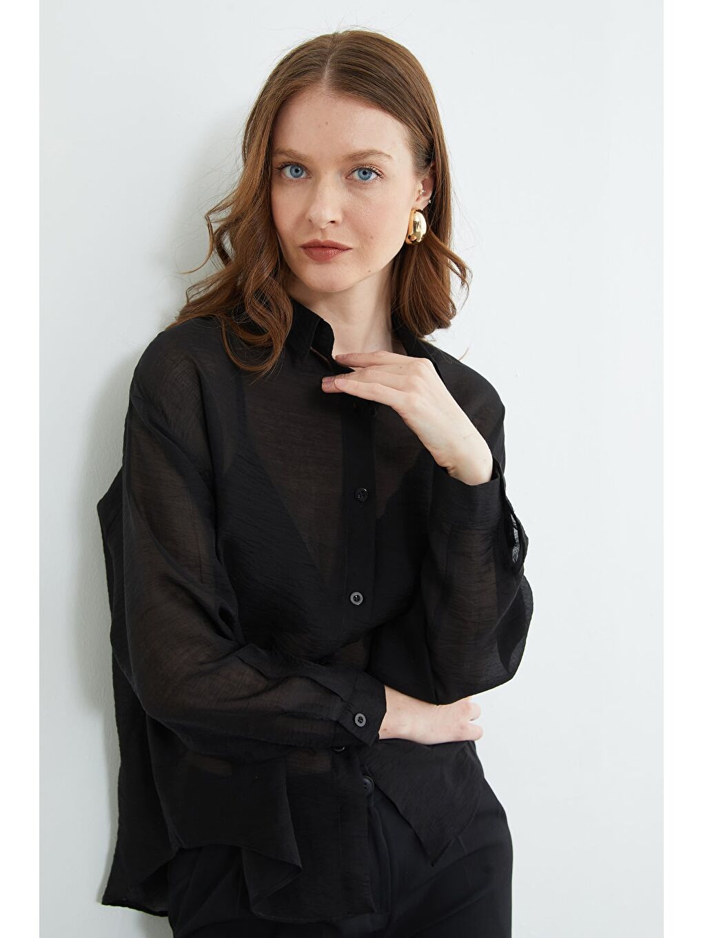 Siyah Jakarlı Düğmeli Transparan Gömlek-4