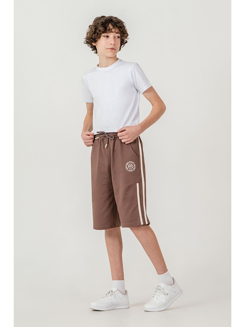 Kahverengi New York State College Baskılı Yanlar Biye Şeritli Erkek Çocuk Şort-2
