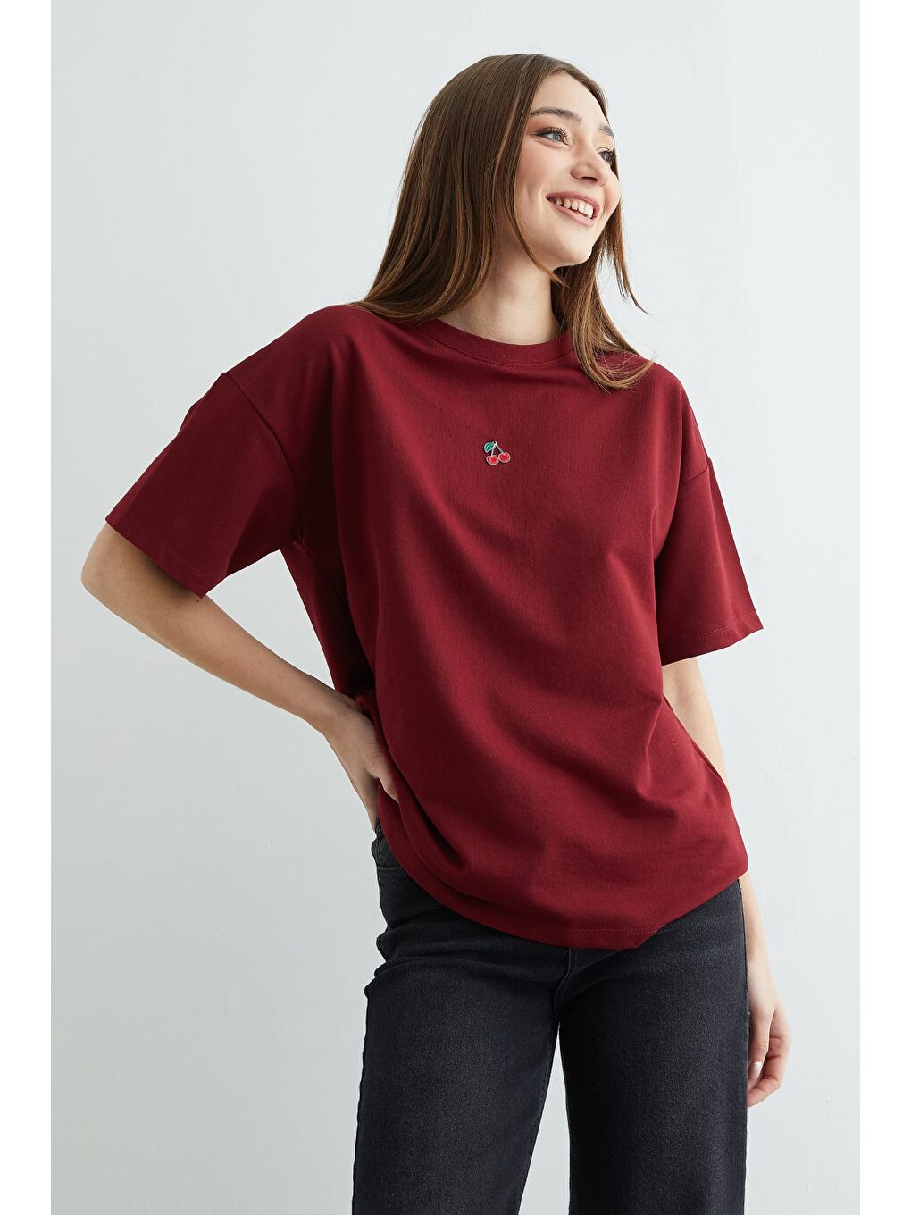 Bordo Kiraz Aksesuarlı Bisiklet Yaka Oversize Tişört