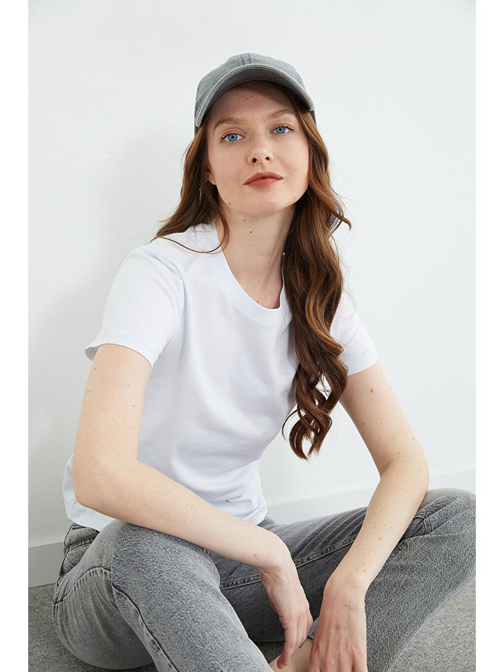 Beyaz Basic Bisiklet Yaka Tişört