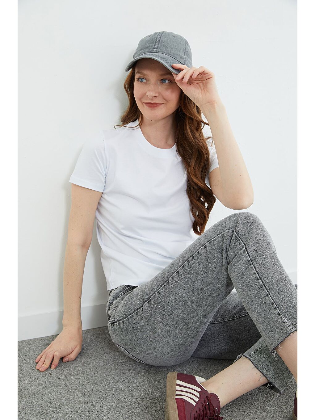 Beyaz Basic Bisiklet Yaka Tişört-1