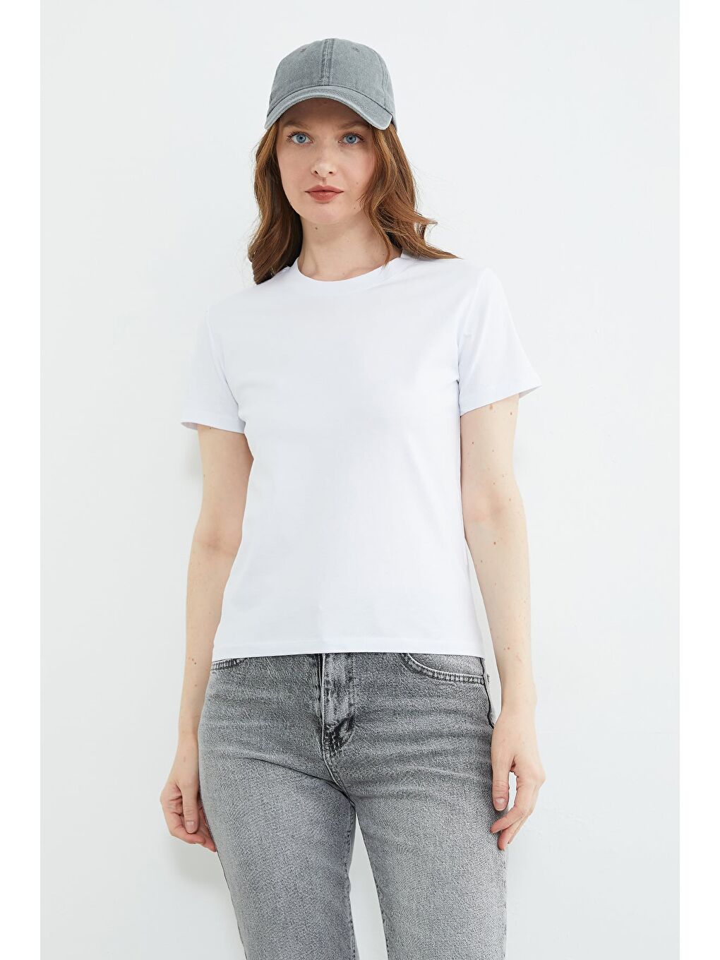 Beyaz Basic Bisiklet Yaka Tişört-2