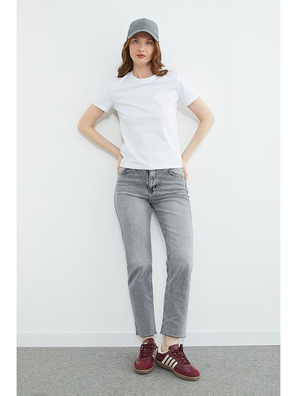 Beyaz Basic Bisiklet Yaka Tişört-3