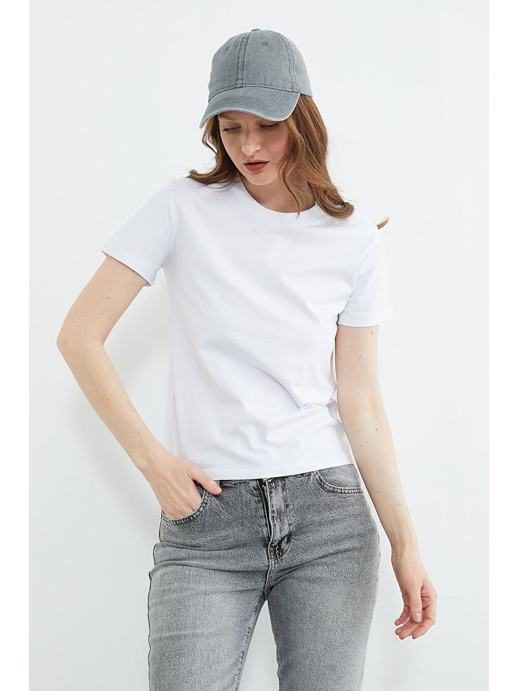 Beyaz Basic Bisiklet Yaka Tişört-4