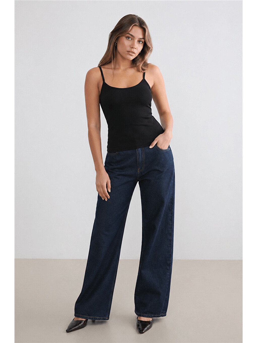 Siyah Regular Fit Yuvarlak Yaka Atlet 26Y0702K1-1