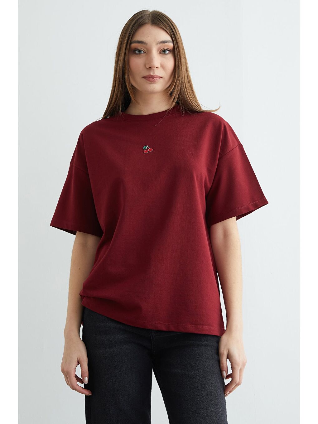 Bordo Kiraz Aksesuarlı Bisiklet Yaka Oversize Tişört-2