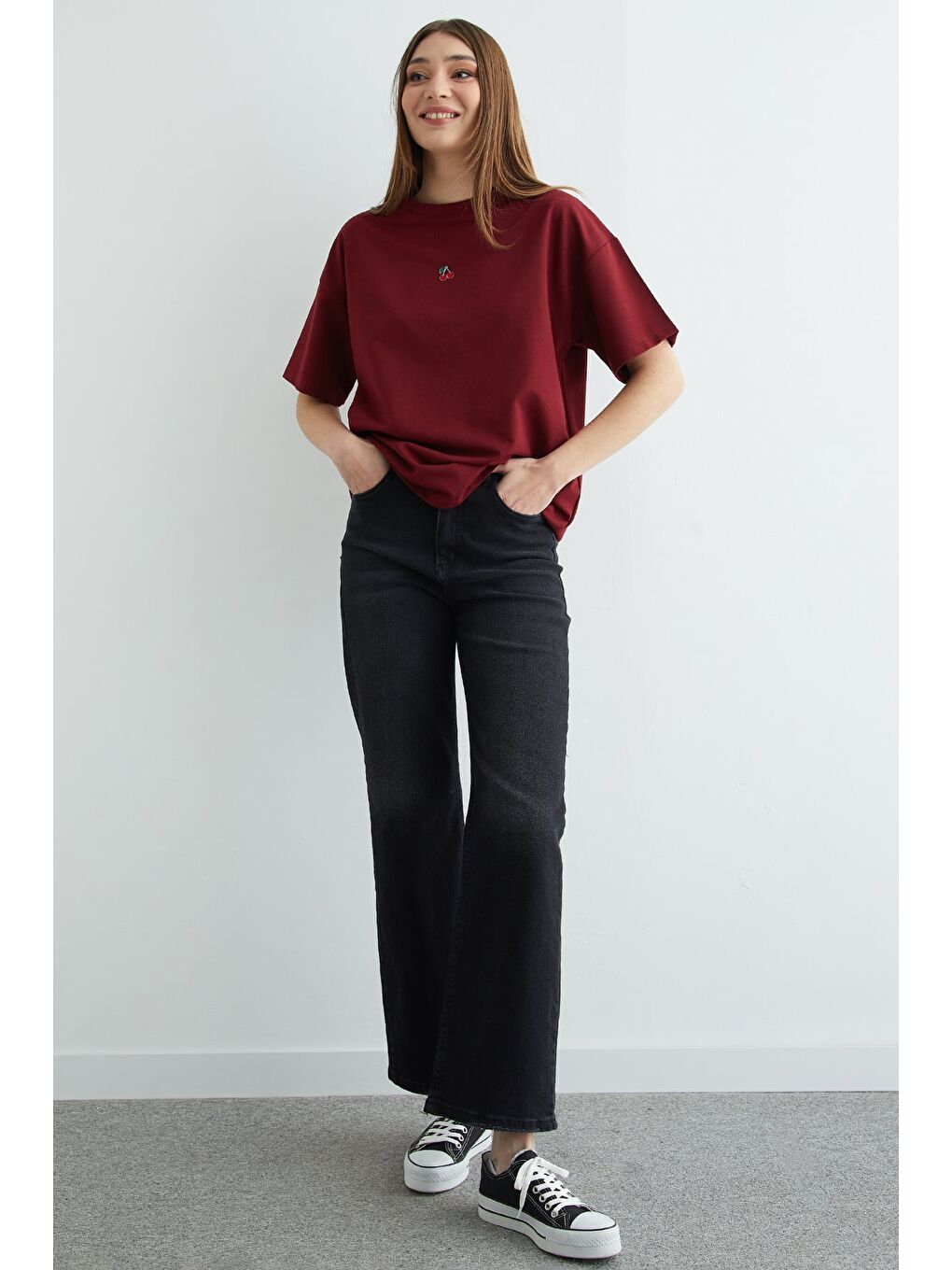 Bordo Kiraz Aksesuarlı Bisiklet Yaka Oversize Tişört-4