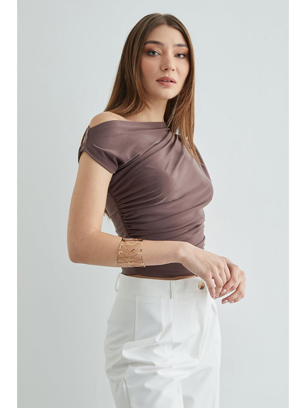 Bej Tek Omuz Yanları Büzgülü Bluz-1