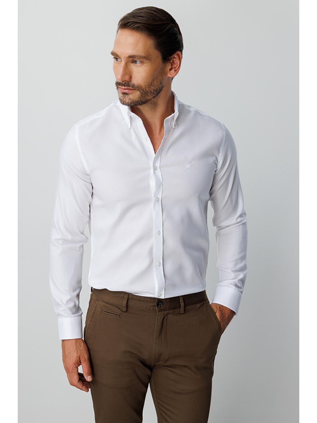 Beyaz Slim Fit Dar Kalıp Klasik Yaka Düz Uzun Kollu Cepsiz %100 Pamuk Gömlek