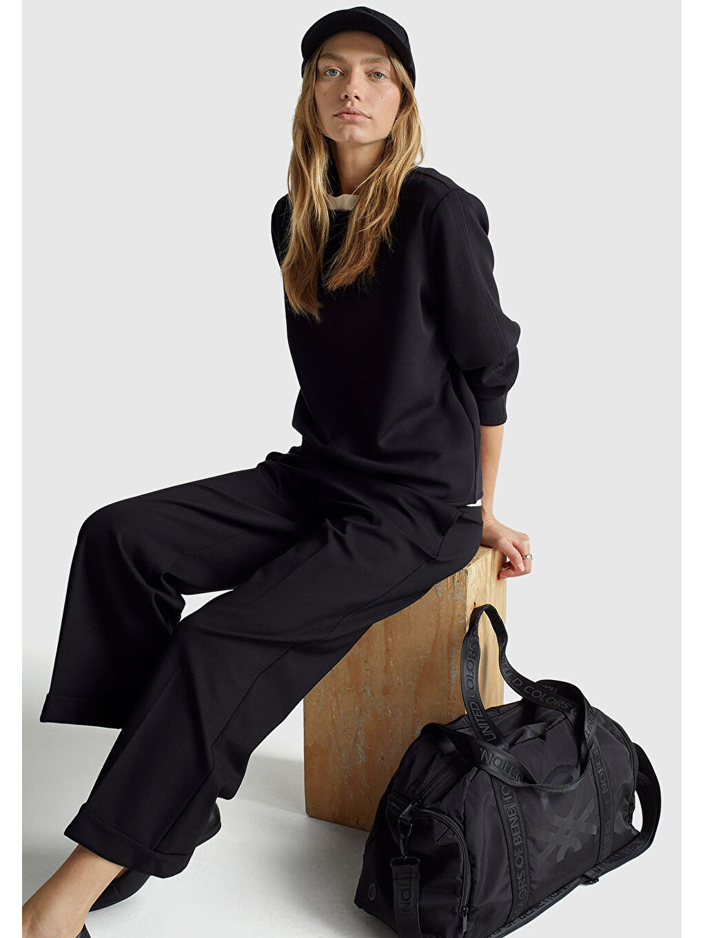 Kadın Siyah Modal Karışımlı Etiket Detaylı Bisiklet Yaka Sweatshirt-4