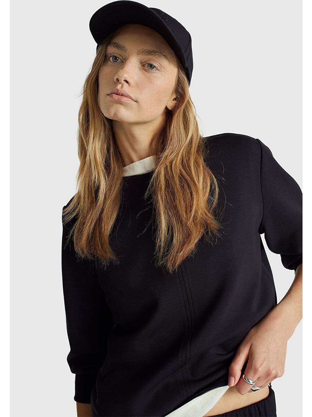 Kadın Siyah Modal Karışımlı Etiket Detaylı Bisiklet Yaka Sweatshirt-5