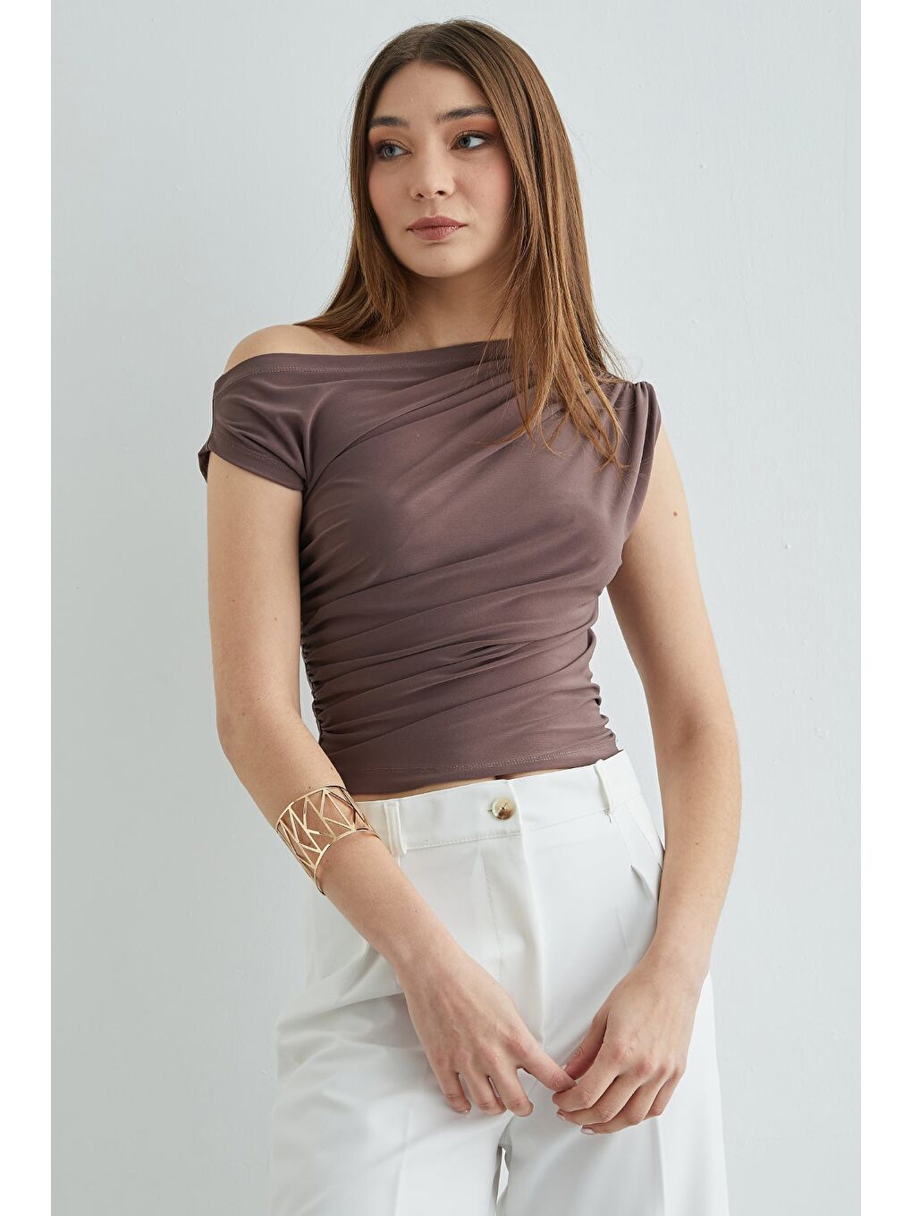 Bej Tek Omuz Yanları Büzgülü Bluz-3