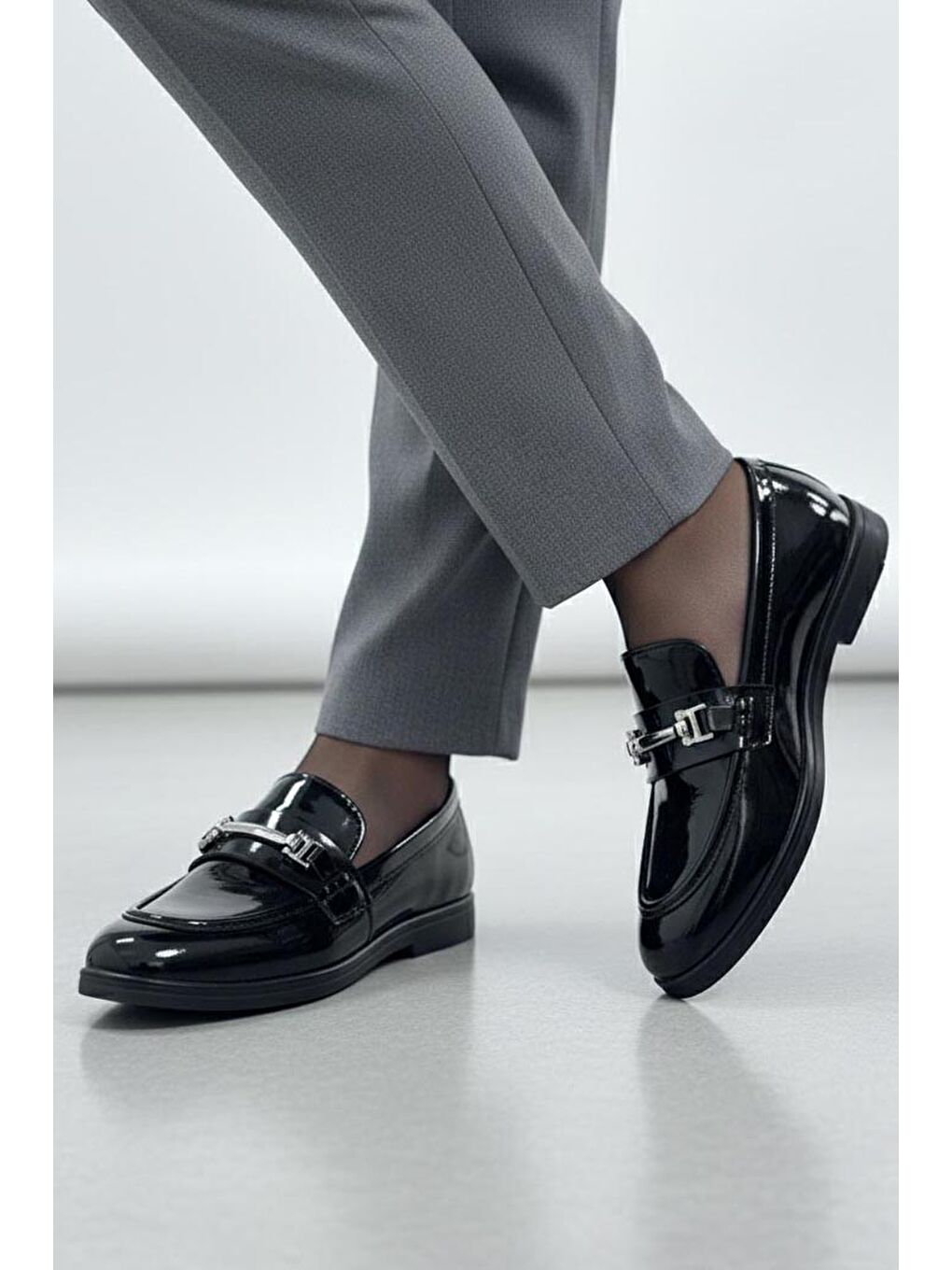 Kadın Siyah Tokalı Cilt Babet Ayakkabı - 27909-SIYAH