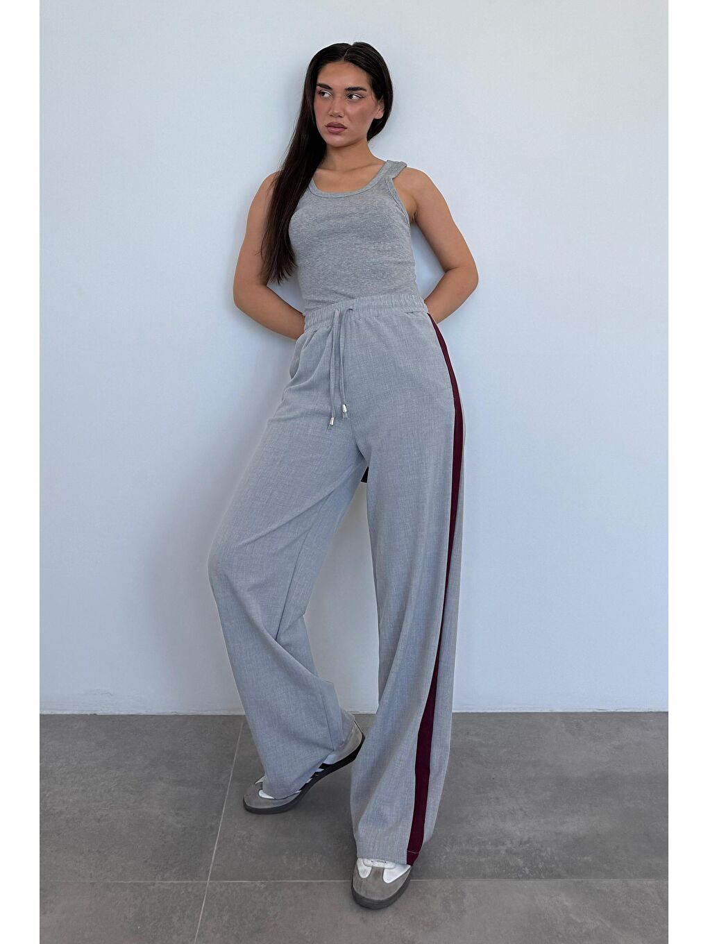 Gri Şerit Detaylı Bol Paça Kadın Pantolon Mg2441
