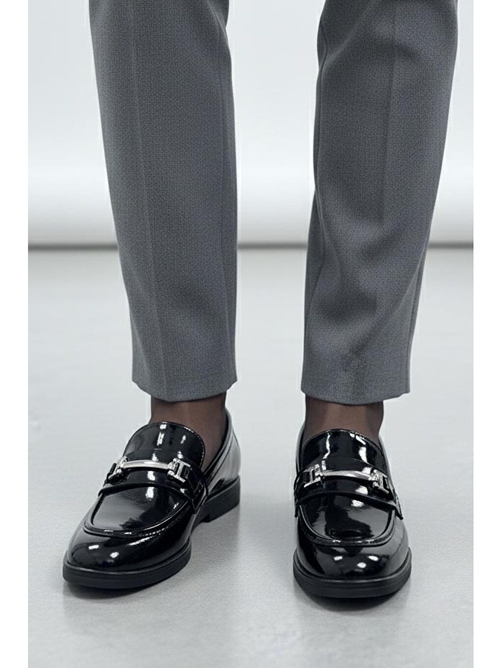 Kadın Siyah Tokalı Cilt Babet Ayakkabı - 27909-SIYAH-1