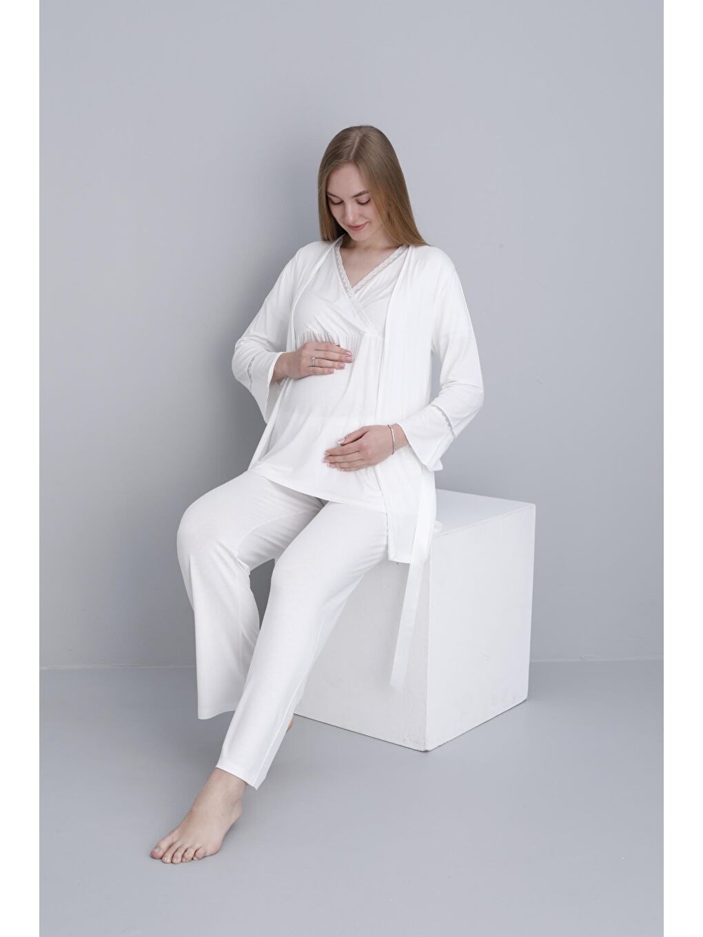 Beyaz Dantel Şeritli V Yaka Sabahlıklı Hamile ve Lohusa Pijama Takımı-2