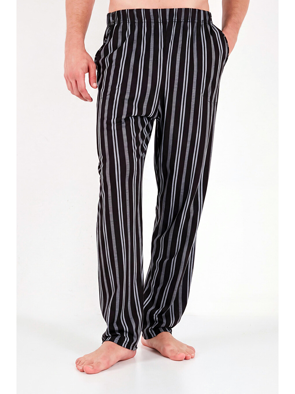 Siyah Çizgili Pamuklu Göğüs Cepli Pijama Takımı 6575008-4