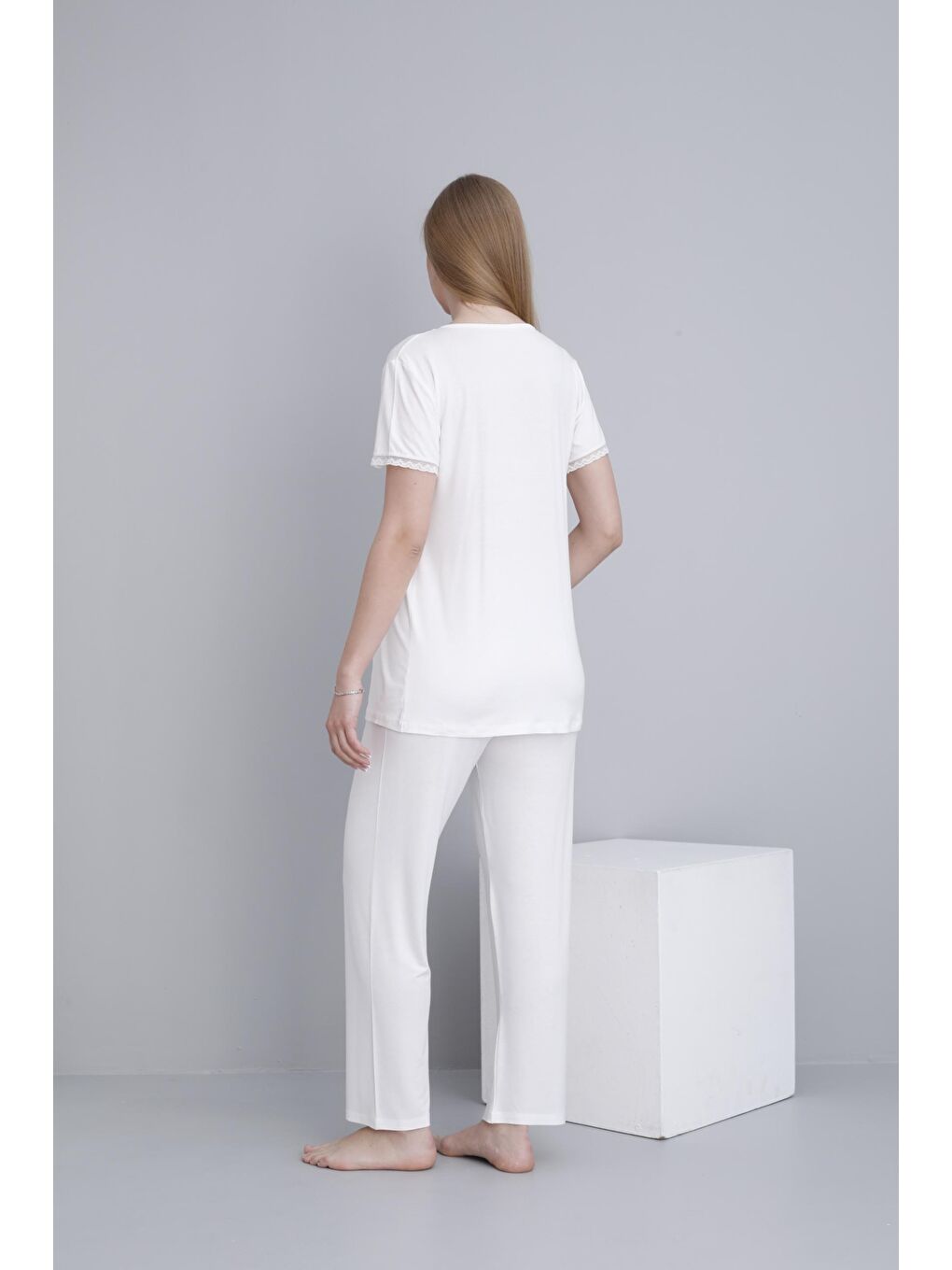Beyaz Dantel Şeritli V Yaka Sabahlıklı Hamile ve Lohusa Pijama Takımı-4