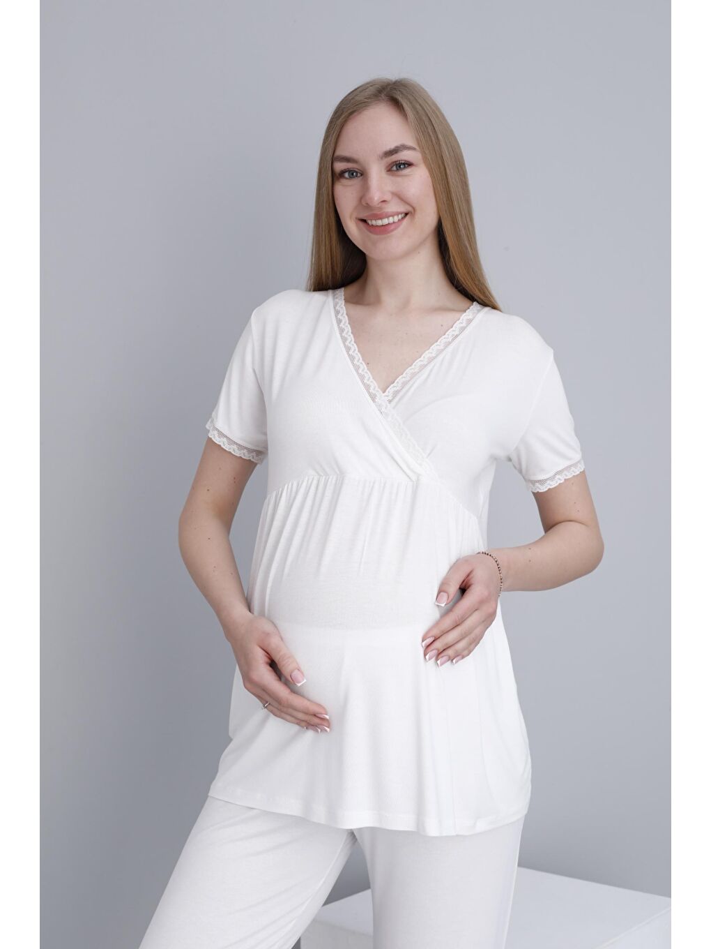 Beyaz Dantel Şeritli V Yaka Sabahlıklı Hamile ve Lohusa Pijama Takımı-5