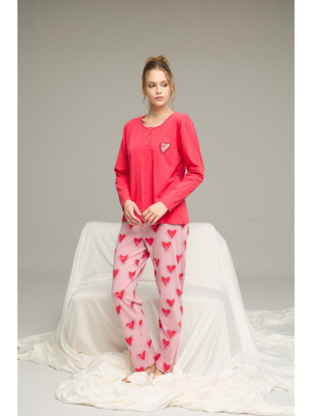 Kırmızı Narçiçeği Desenli Düğmeli Örme Pamuklu Pijama Takım25240218-1