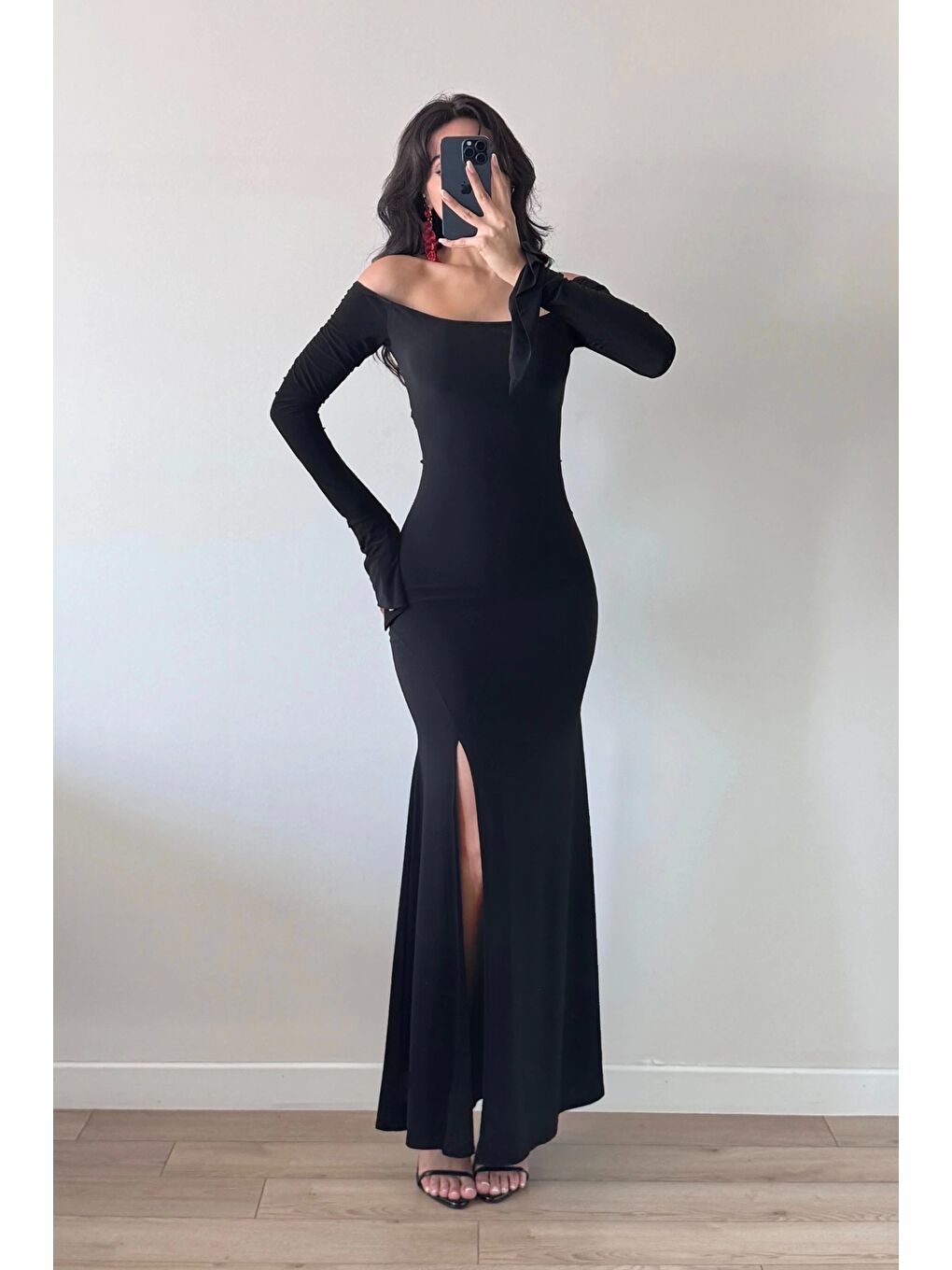 Kadın Siyah Yırtmaçlı Uzun Elbise 1041-2465-1