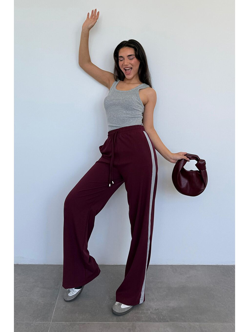 Bordo Şerit Detaylı Bol Paça Kadın Pantolon Mg2441-1