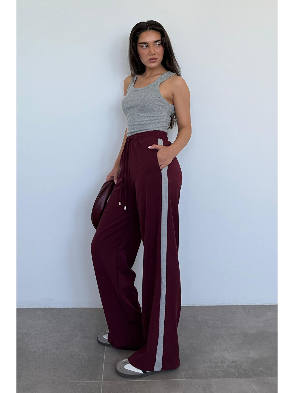Bordo Şerit Detaylı Bol Paça Kadın Pantolon Mg2441-2