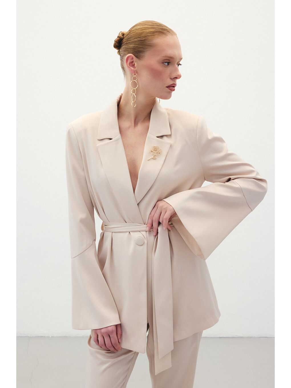 Broşlu Uzun Ceket - Bej-1