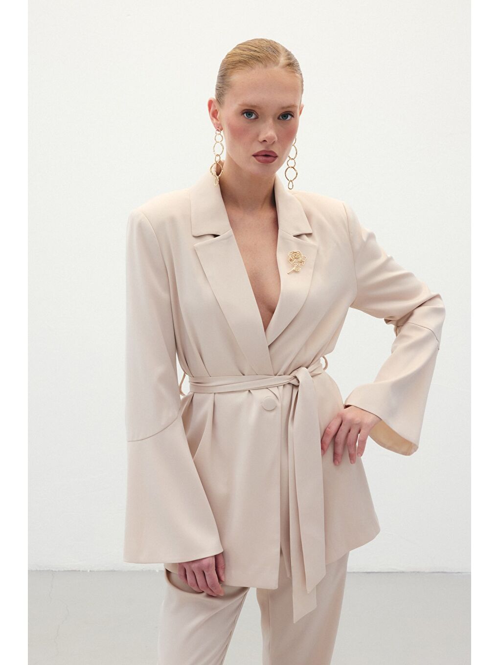 Broşlu Uzun Ceket - Bej-2