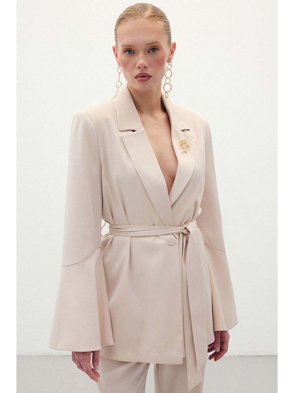 Broşlu Uzun Ceket - Bej-3