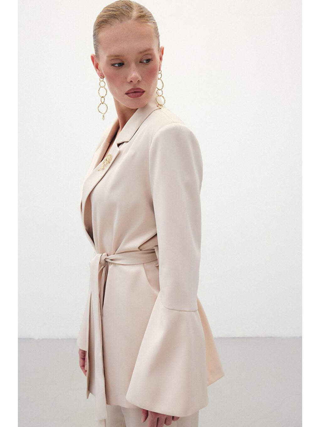 Broşlu Uzun Ceket - Bej-4